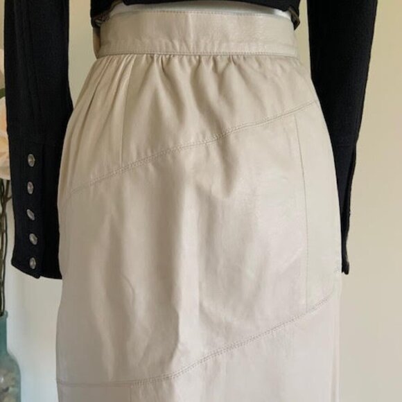 Genuine Leather Skirt – Beige – Women’s Small - Picture 7 of 9